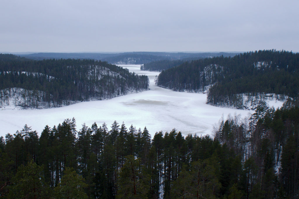 Näkymä Mustavuoren näkötornista järvien suuntaan